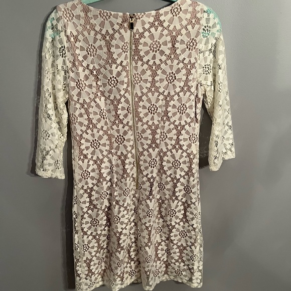 Vince Camuto Nude Dress with White Lace Overlay - Picture 4 of 5